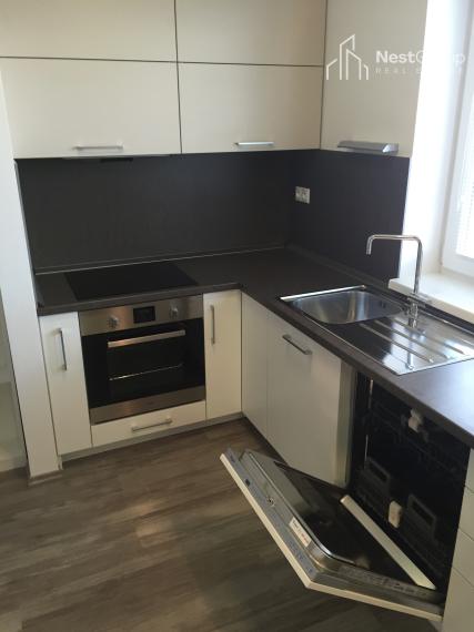 PREDANÉ 1-izb. byt v blízkosti Malých Karpát s parkovaním