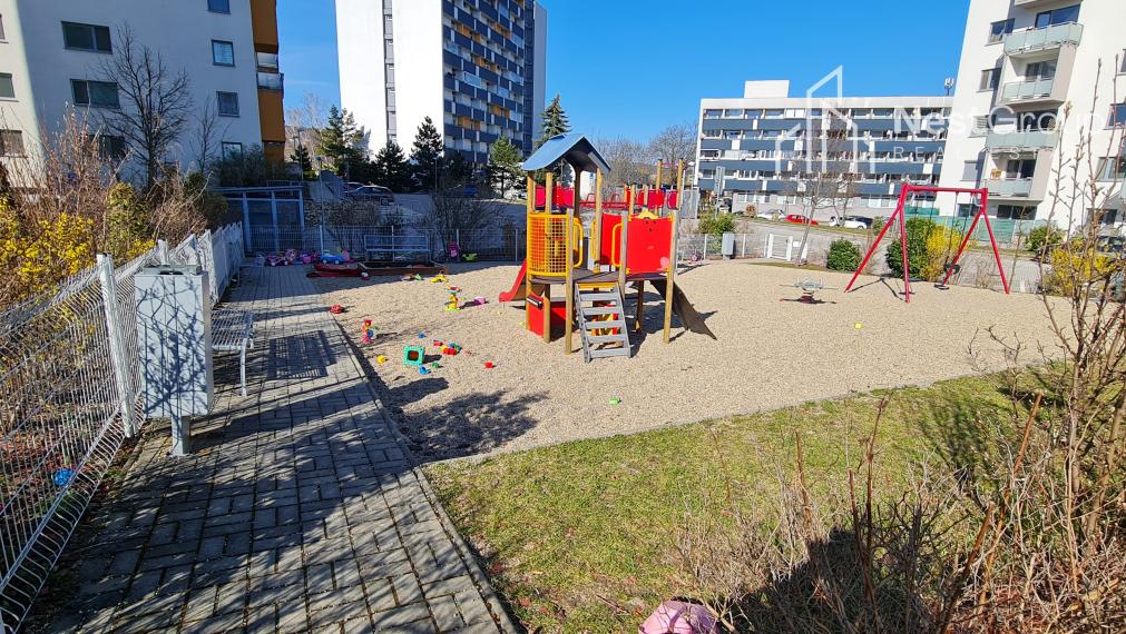 PREDANÉ 1-izb. byt v blízkosti Malých Karpát s parkovaním