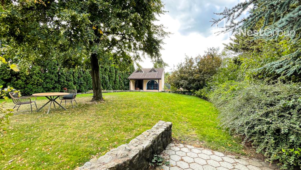 PREDANÉ Luxusná vila s bazénom a záhradou v Svätom Jure