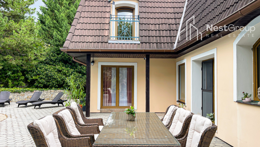 PREDANÉ Luxusná vila s bazénom a záhradou v Svätom Jure