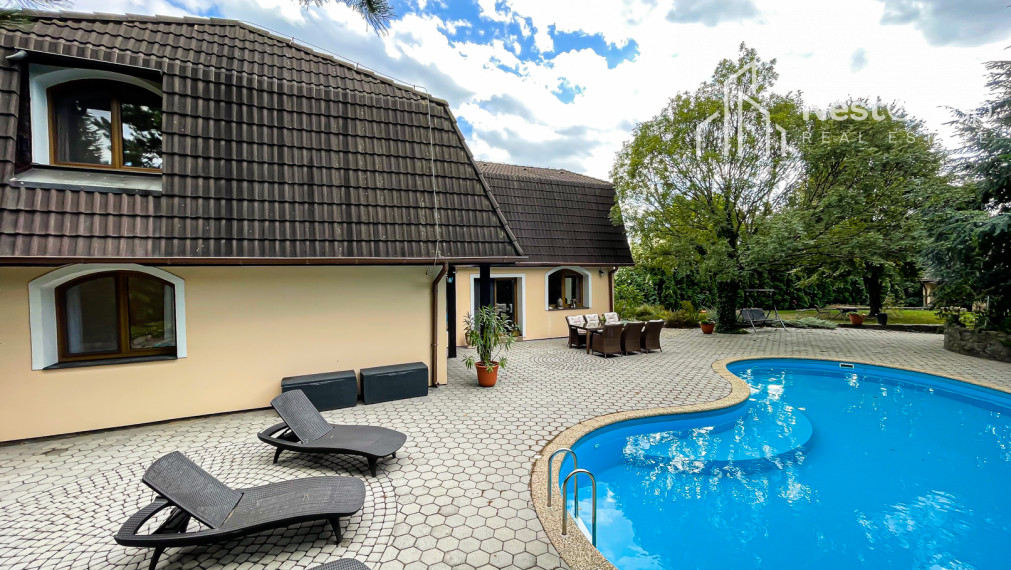 PREDANÉ Luxusná vila s bazénom a záhradou v Svätom Jure