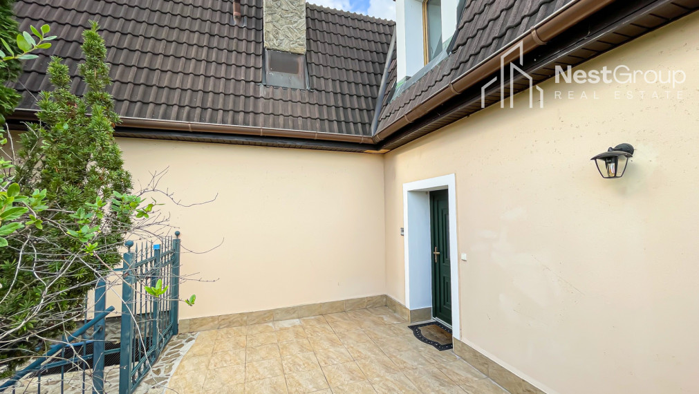 PREDANÉ Luxusná vila s bazénom a záhradou v Svätom Jure