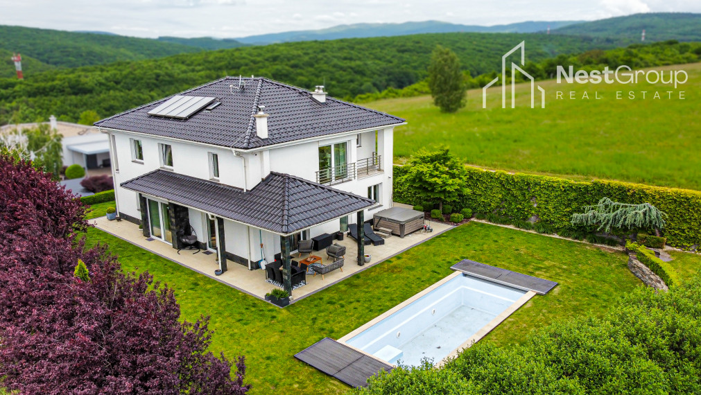 Predaj lukratívna vila s dvojgarážou, pozemok 1180 m2, Košice
