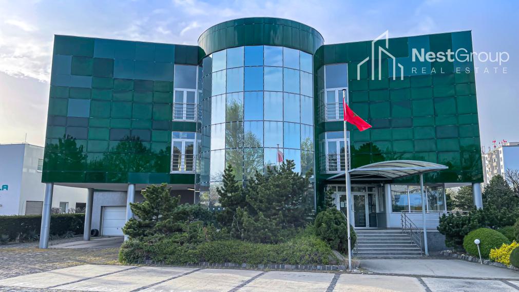 EXKLUZÍVNE Predaj administratívnej budovy, súkromný areál, sklady