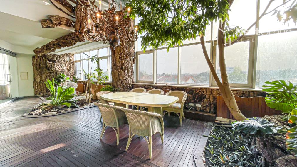 EXKLUZÍVNE Predaj administratívnej budovy, súkromný areál, sklady