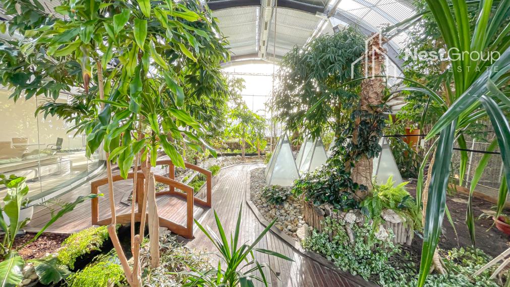 EXKLUZÍVNE Predaj administratívnej budovy, súkromný areál, sklady