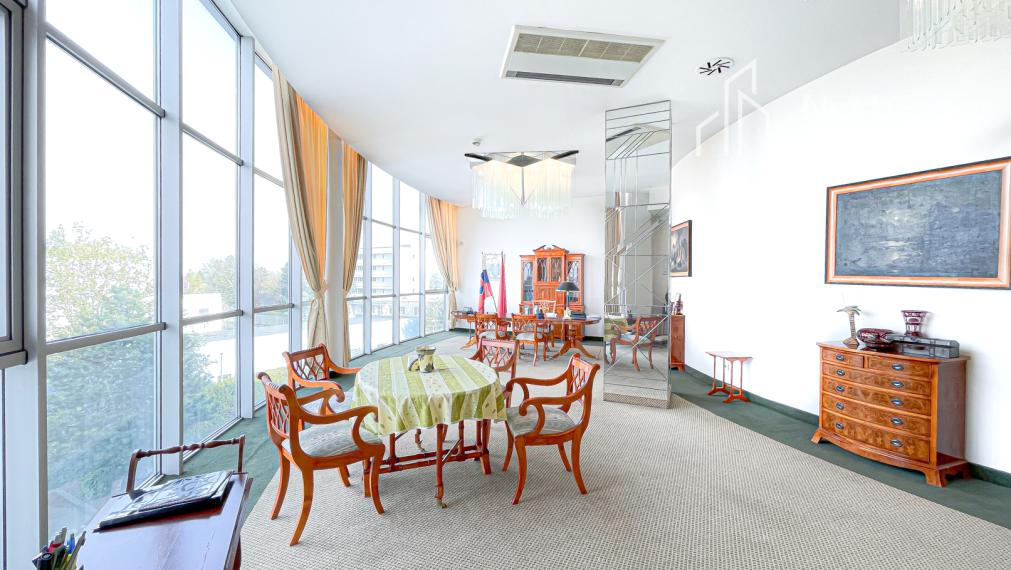 EXKLUZÍVNE Predaj administratívnej budovy, súkromný areál, sklady