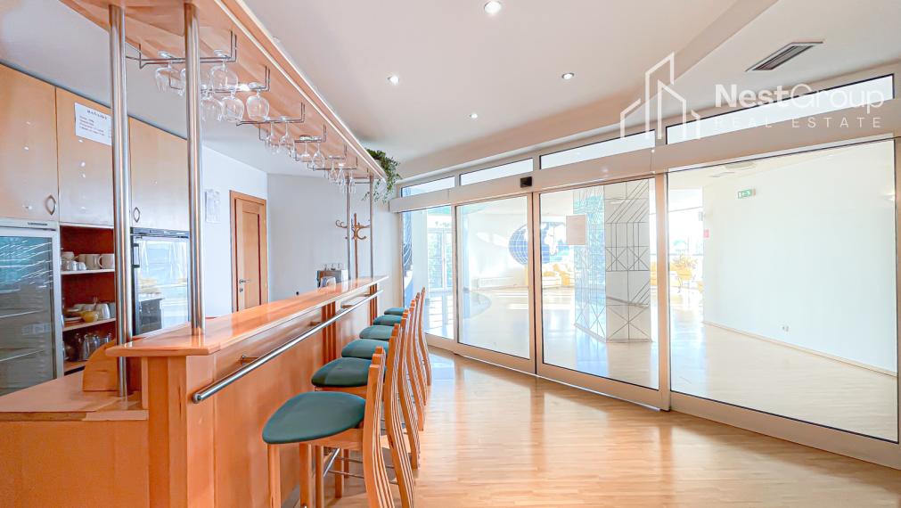 EXKLUZÍVNE Predaj administratívnej budovy, súkromný areál, sklady