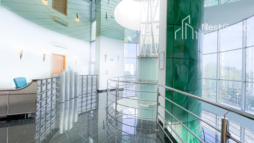 EXKLUZÍVNE Predaj administratívnej budovy, súkromný areál, sklady