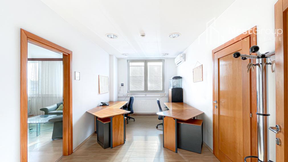 EXKLUZÍVNE Predaj administratívnej budovy, súkromný areál, sklady