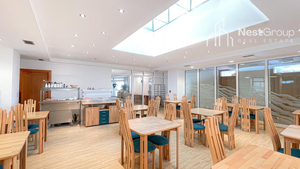 EXKLUZÍVNE Predaj administratívnej budovy, súkromný areál, sklady