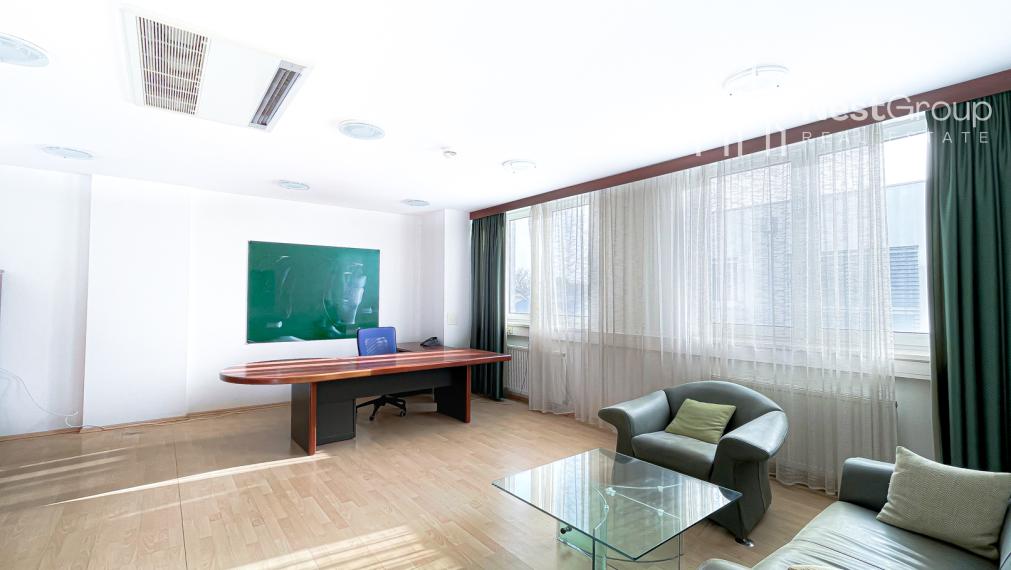 EXKLUZÍVNE Predaj administratívnej budovy, súkromný areál, sklady