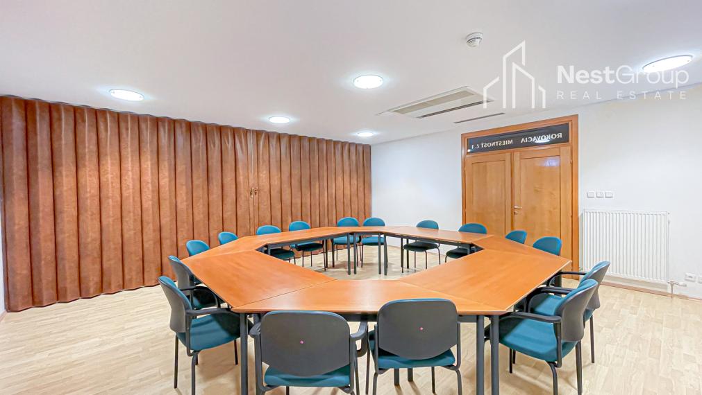 EXKLUZÍVNE Predaj administratívnej budovy, súkromný areál, sklady