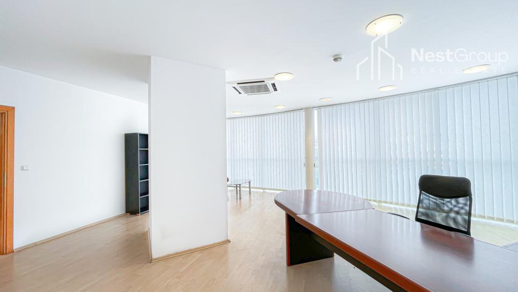 EXKLUZÍVNE Predaj administratívnej budovy, súkromný areál, sklady