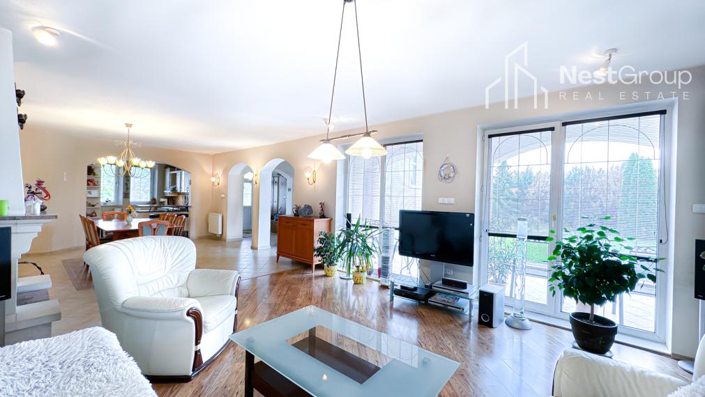 ZNÍŽENÁ CENA!6- IZBOVÝ RD S DVOJGARÁŽOU,VEĽKÝ POZEMOK 1,65HA