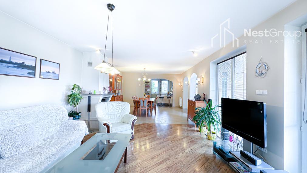 ZNÍŽENÁ CENA!6- IZBOVÝ RD S DVOJGARÁŽOU,VEĽKÝ POZEMOK 1,65HA