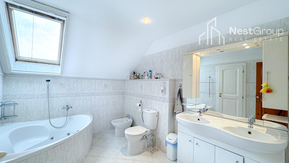 ZNÍŽENÁ CENA!6- IZBOVÝ RD S DVOJGARÁŽOU,VEĽKÝ POZEMOK 1,65HA