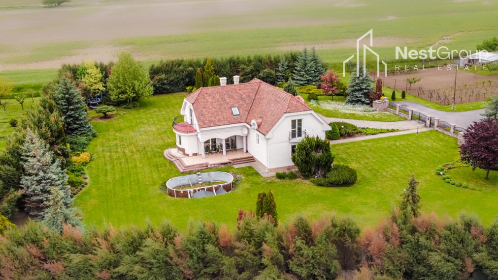 ZNÍŽENÁ CENA!6- IZBOVÝ RD S DVOJGARÁŽOU,VEĽKÝ POZEMOK 1,65HA