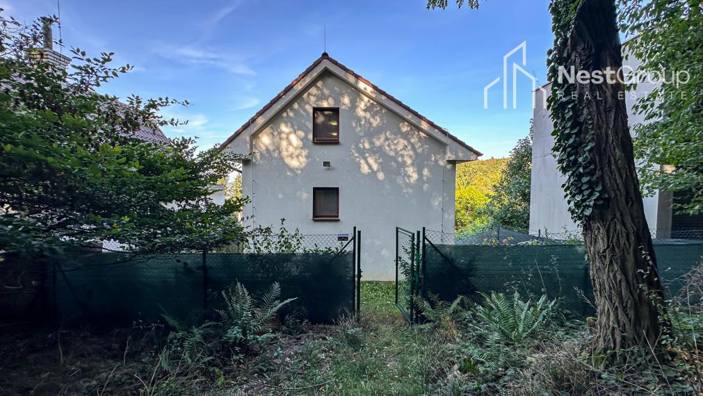 PREDANÉ 3-i. RD  priamo pod lesom v lokalite Podkerepušky