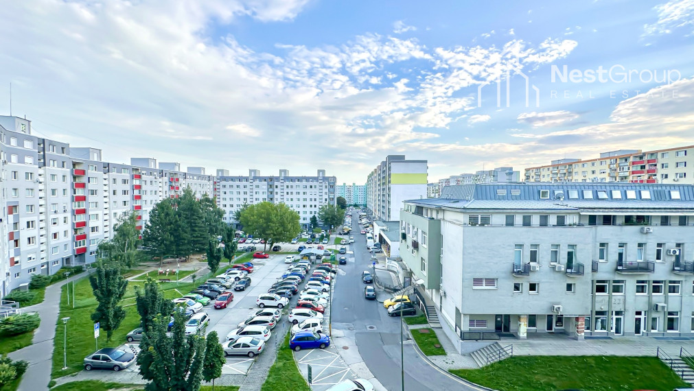 PRENAJATÉ veľký 3-izbový byt s loggiou, Kríková