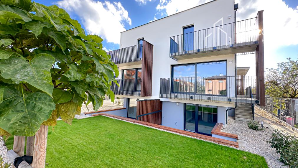 4-IZB. BYT v RD S TERASAMI V SÚKROMNOM AREÁLI S BAZÉNOM