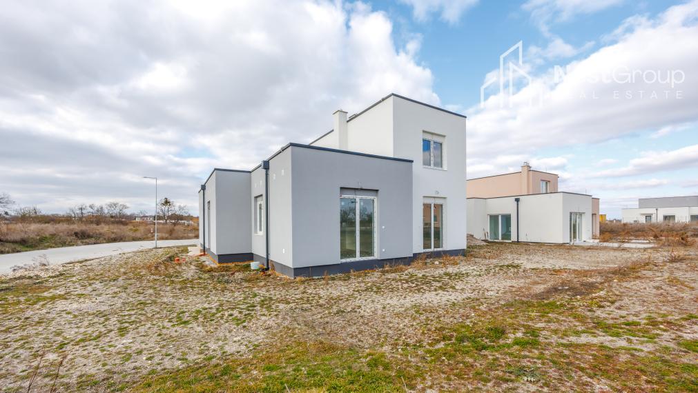 PREDAJ NOVOSTAVBA 4-IZBOVÝ DVOJPODLAŽNÝ RD, POZEMOK 300m2