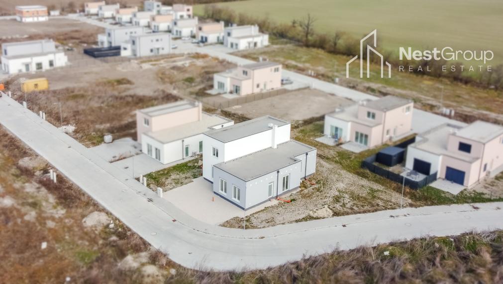 PREDAJ NOVOSTAVBA 4-IZBOVÝ DVOJPODLAŽNÝ RD, POZEMOK 300m2