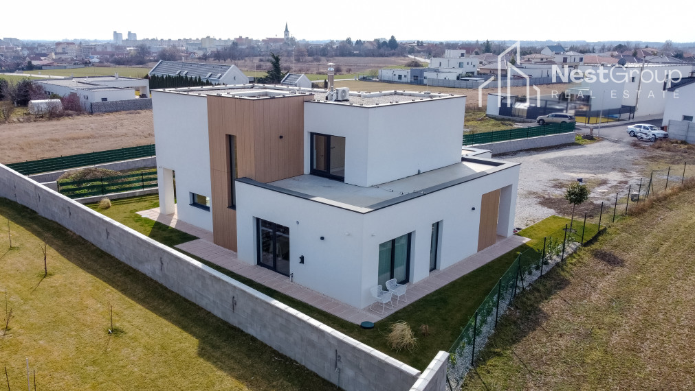 PREDANÉ TOP DIZAJNOVÁ 5-IZBOVÁ VILA S POZEMKOM 1127m2