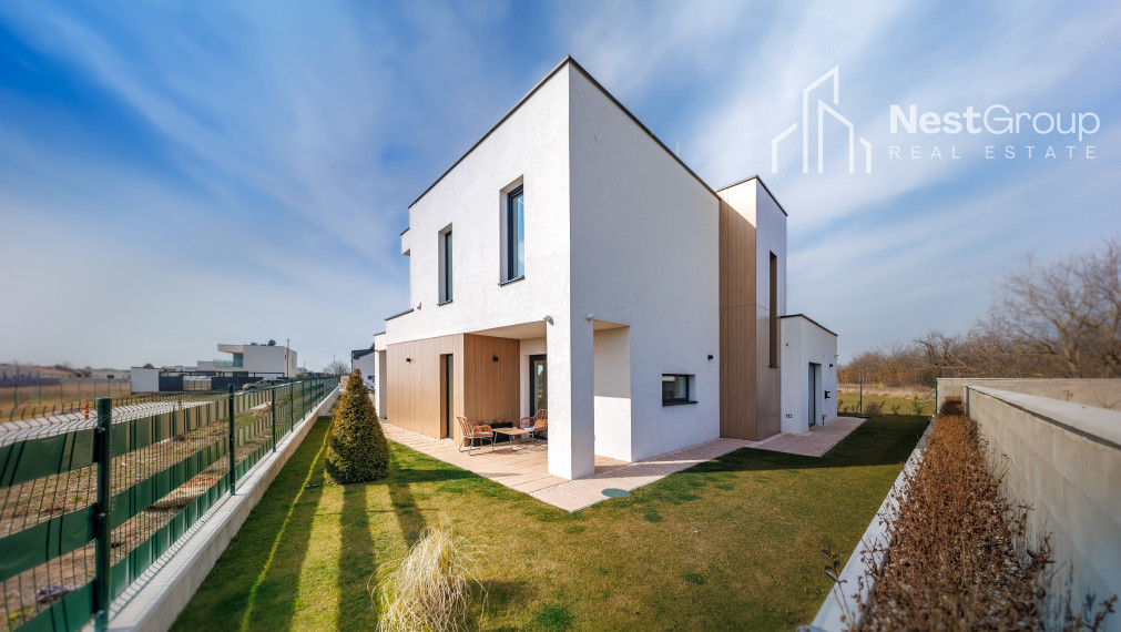 PREDANÉ TOP DIZAJNOVÁ 5-IZBOVÁ VILA S POZEMKOM 1127m2