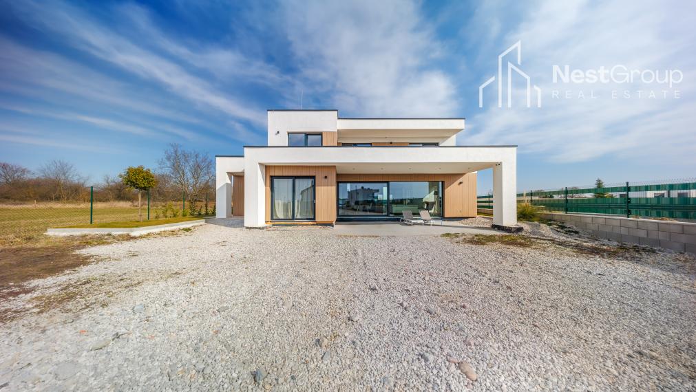 PREDANÉ TOP DIZAJNOVÁ 5-IZBOVÁ VILA S POZEMKOM 1127m2