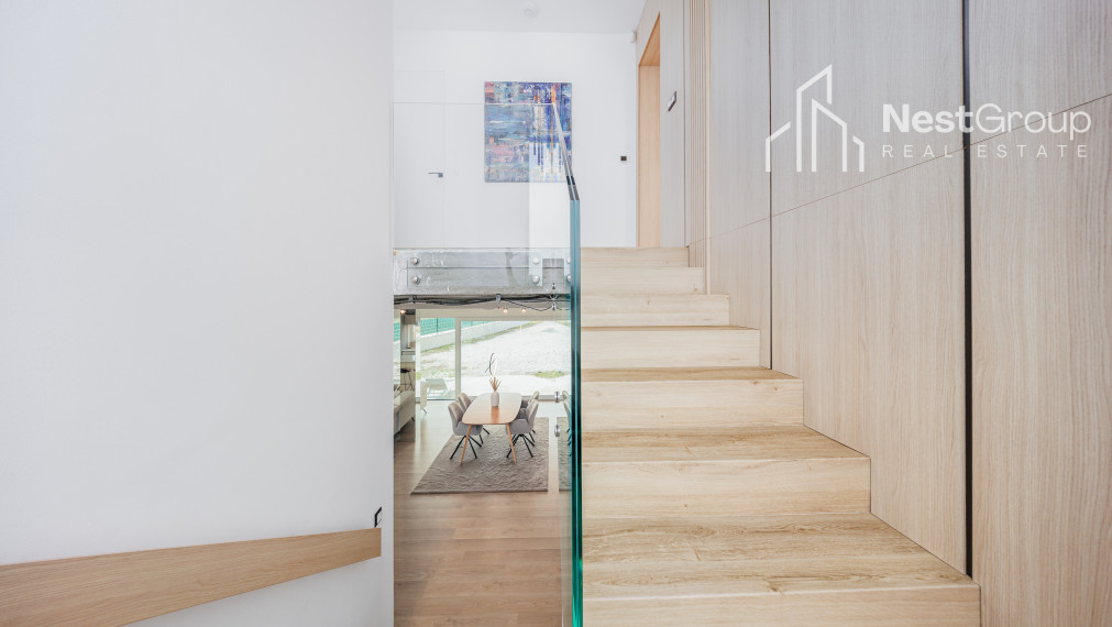 PREDANÉ TOP DIZAJNOVÁ 5-IZBOVÁ VILA S POZEMKOM 1127m2