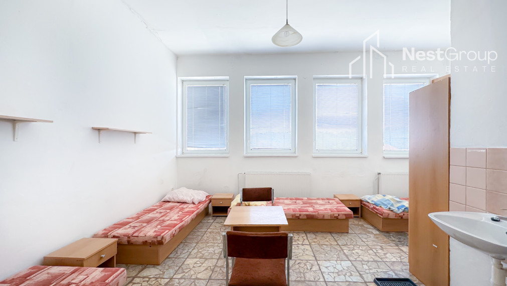 NA PRENÁJOM UBYTOVŇA, PARKOVANIE PRE 20 ÁUT, SKLADY, ŠOPORŇA