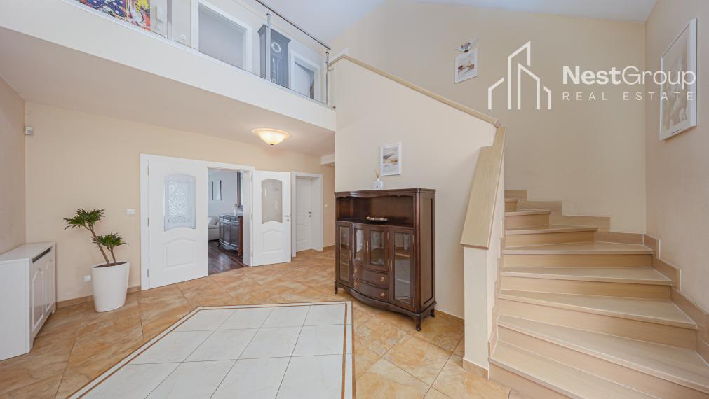 TOP CENA!!! RODINNÁ VILA S BAZÉNOM, POZEMOK 975 m2, GARÁŽ