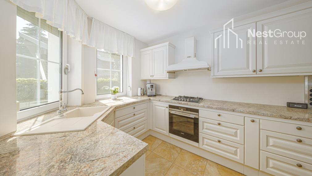 TOP CENA!!! RODINNÁ VILA S BAZÉNOM, POZEMOK 975 m2, GARÁŽ