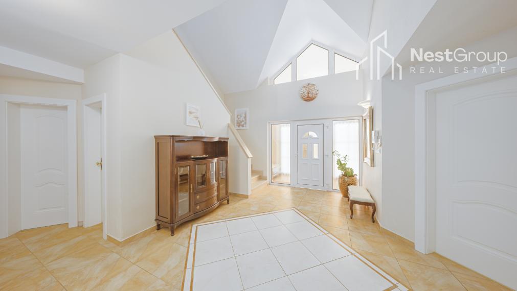 TOP CENA!!! RODINNÁ VILA S BAZÉNOM, POZEMOK 975 m2, GARÁŽ