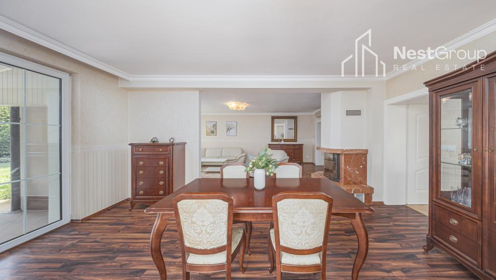 TOP CENA!!! RODINNÁ VILA S BAZÉNOM, POZEMOK 975 m2, GARÁŽ