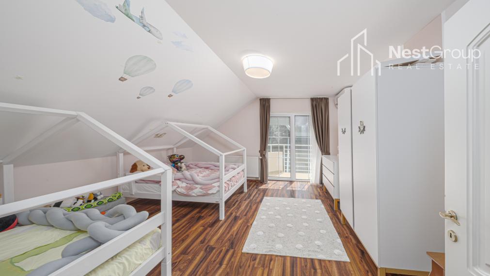 TOP CENA!!! RODINNÁ VILA S BAZÉNOM, POZEMOK 975 m2, GARÁŽ