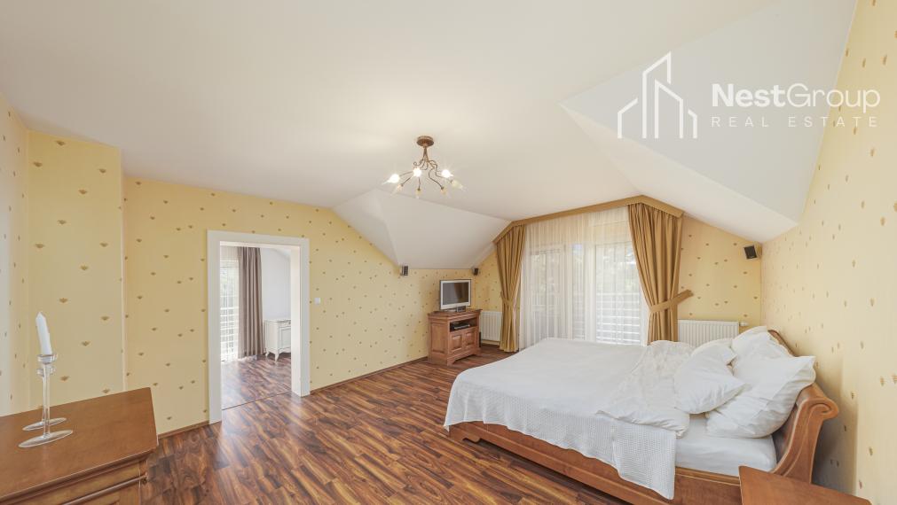 TOP CENA!!! RODINNÁ VILA S BAZÉNOM, POZEMOK 975 m2, GARÁŽ