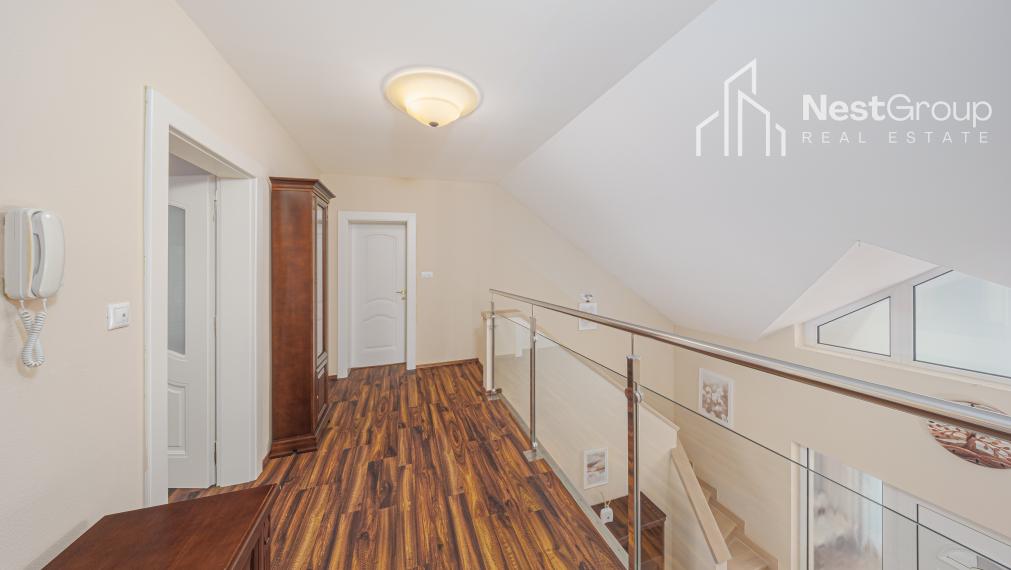 TOP CENA!!! RODINNÁ VILA S BAZÉNOM, POZEMOK 975 m2, GARÁŽ