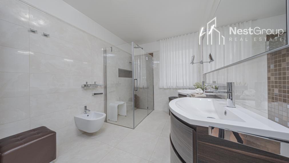 TOP CENA!!! RODINNÁ VILA S BAZÉNOM, POZEMOK 975 m2, GARÁŽ