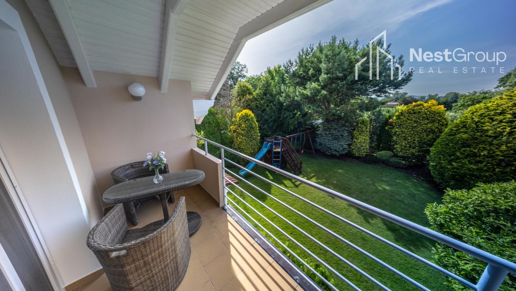 TOP CENA!!! RODINNÁ VILA S BAZÉNOM, POZEMOK 975 m2, GARÁŽ