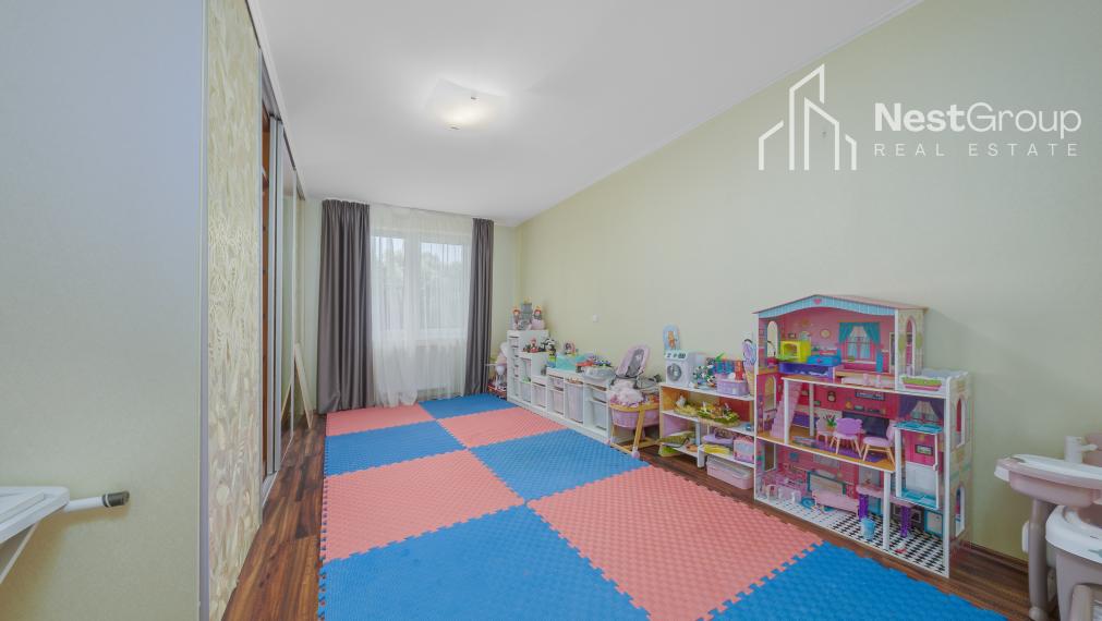 TOP CENA!!! RODINNÁ VILA S BAZÉNOM, POZEMOK 975 m2, GARÁŽ