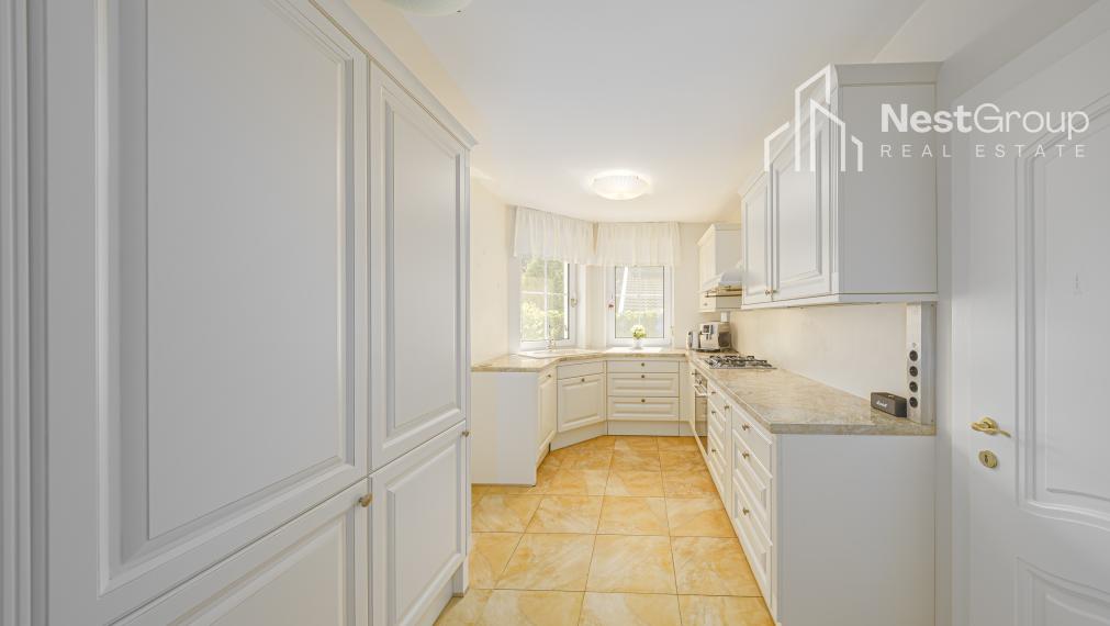 TOP CENA!!! RODINNÁ VILA S BAZÉNOM, POZEMOK 975 m2, GARÁŽ