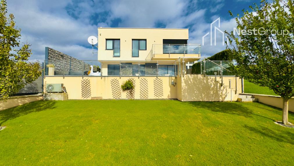 PREDAJ moderný 4i rodinný dom s vyhrievaným bazénom pri Piešťanoch