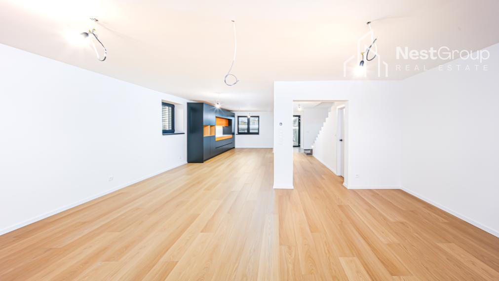 VEĽKÝ 5-IZBOVÝ KOMPLETNE ZREKONŠTRUOVANÝ RD, DVOJGARÁŽ