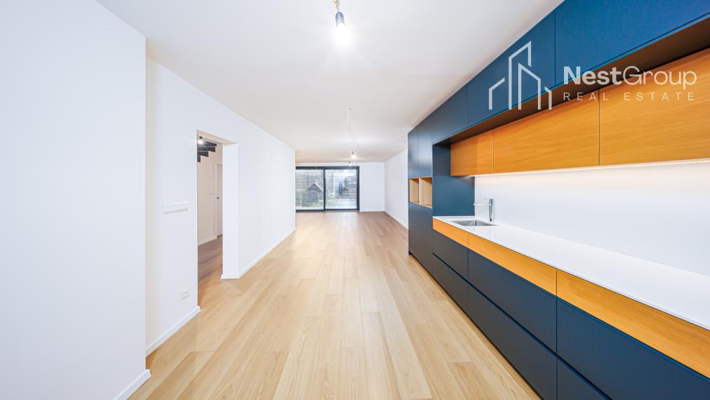 VEĽKÝ 5-IZBOVÝ KOMPLETNE ZREKONŠTRUOVANÝ RD, DVOJGARÁŽ