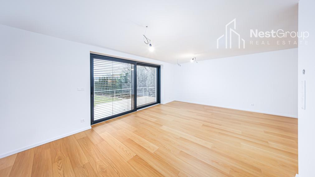 VEĽKÝ 5-IZBOVÝ KOMPLETNE ZREKONŠTRUOVANÝ RD, DVOJGARÁŽ