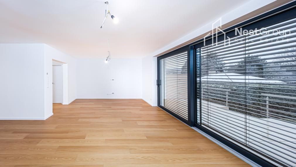 VEĽKÝ 5-IZBOVÝ KOMPLETNE ZREKONŠTRUOVANÝ RD, DVOJGARÁŽ