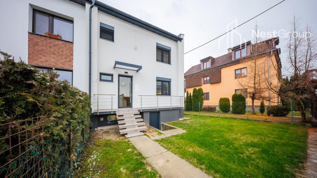 TOP PONUKA - VEĽKÝ 5-IZBOVÝ RD S DVOJGARÁŽOU, PODPIVNIČENÝ