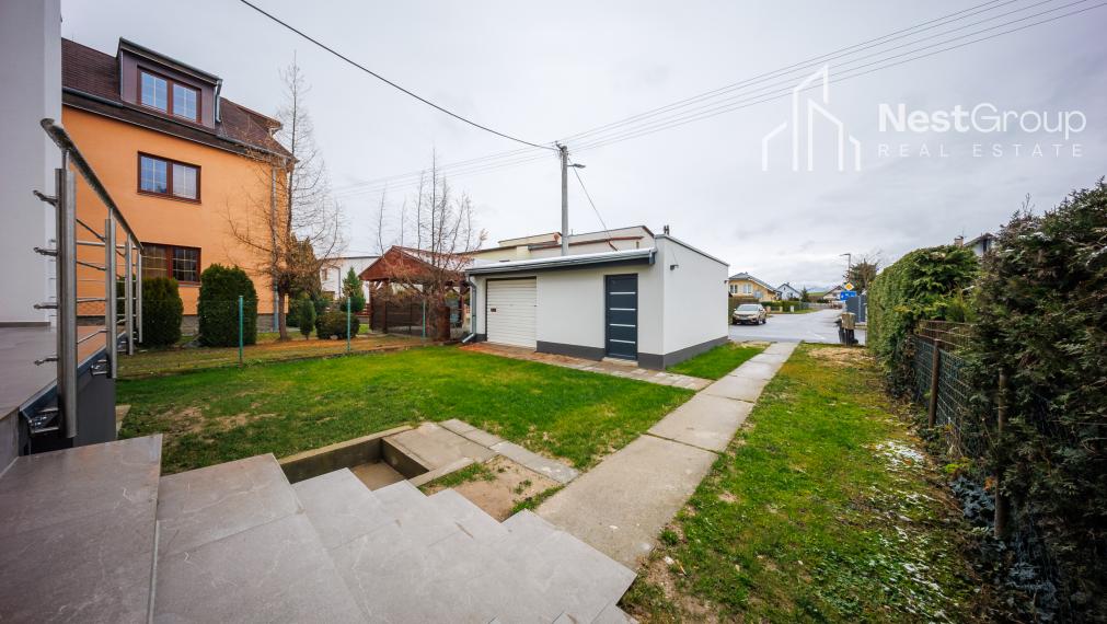 VEĽKÝ 5-IZBOVÝ KOMPLETNE ZREKONŠTRUOVANÝ RD, DVOJGARÁŽ